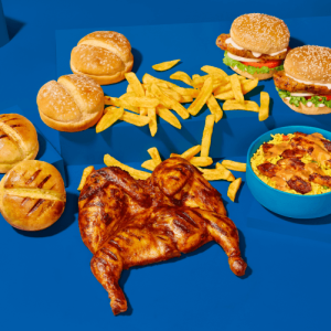 Maxi Combo Full Chicken, Large Chips, 2 Garlic Rolls, 2 Portuguese Rolls, 2 Chicken Burgers & 1 Strips & Rice